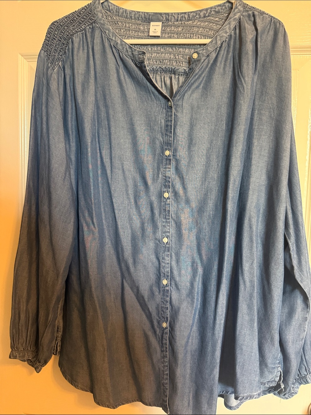 Old Navy Light Blue Denim Button-Front Women's Blouse